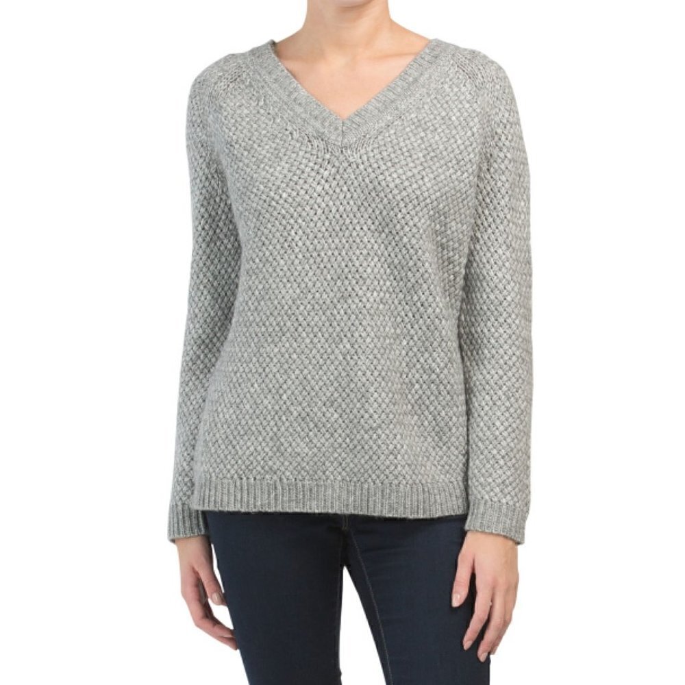 NWT‎ Theory Gray Slouchy V Neck Textured Sweater, Size M